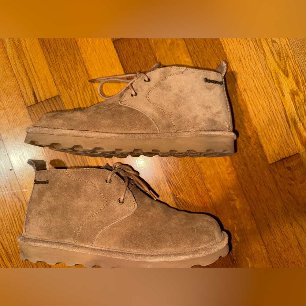 BearPaw Women’s Short Tan Suede Boots